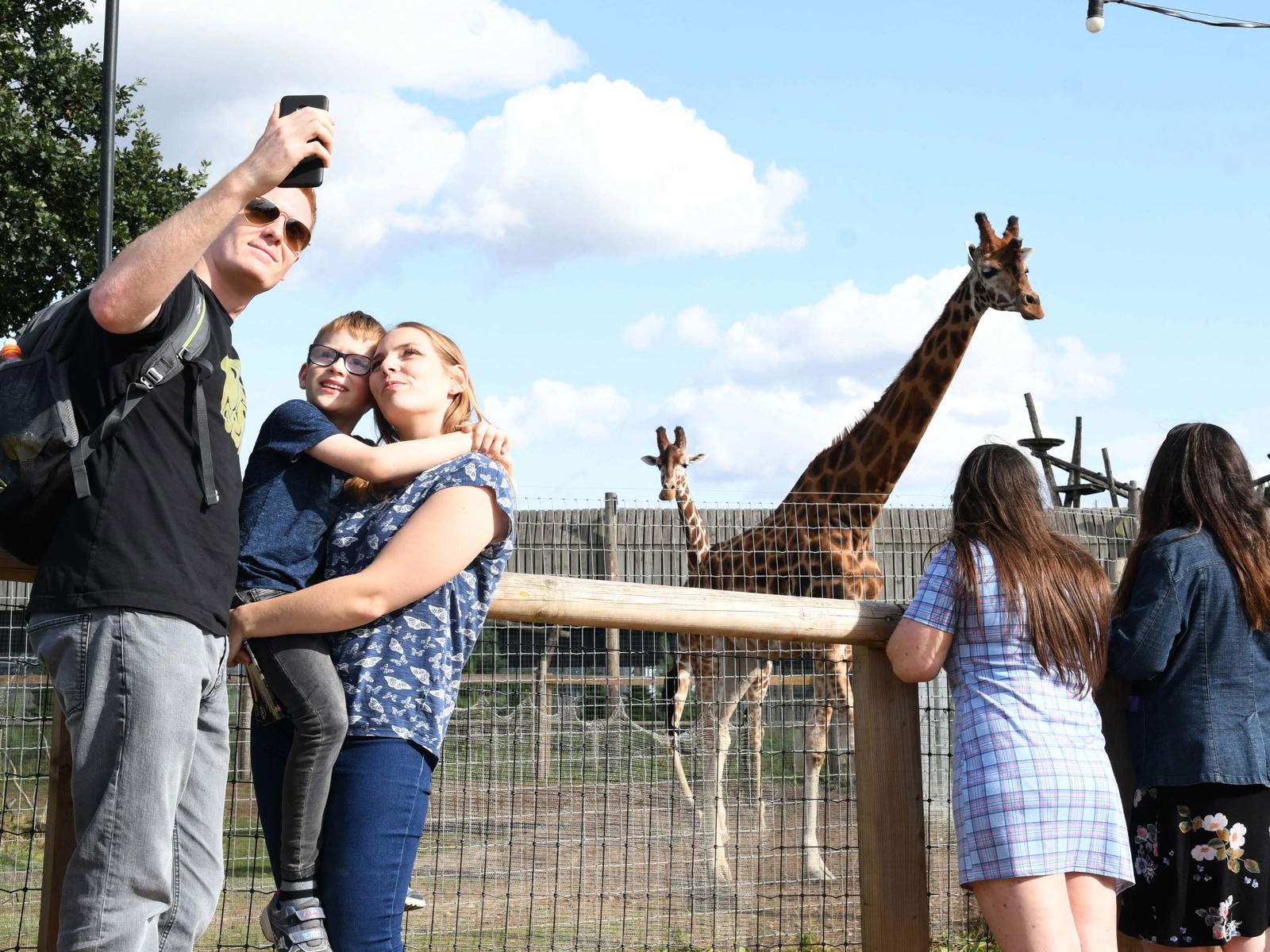 Ywp Family Selfie With Giraffe